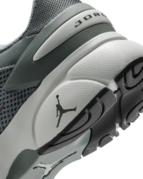 Кросівки підліткові Nike JORDAN TRUNNER FLOW (GS) сірі IQ7693-001