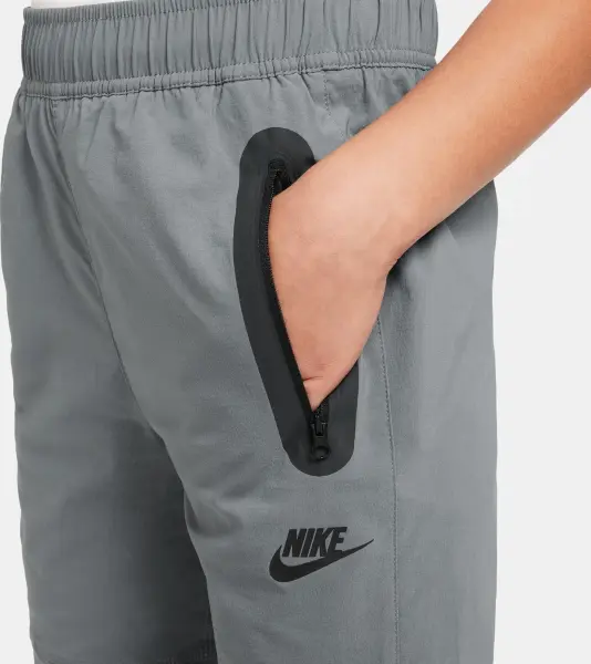 Спортивні штани підліткові Nike TECH WOVEN сіро-білі HQ8921-084