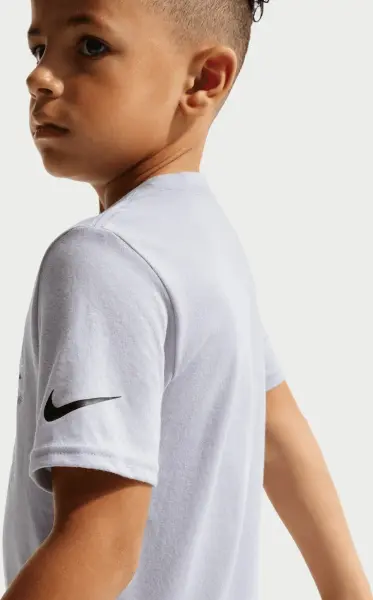 Футболка дитяча Nike CHALKY BOXY BBALL світло-сіра 86N843-BAD