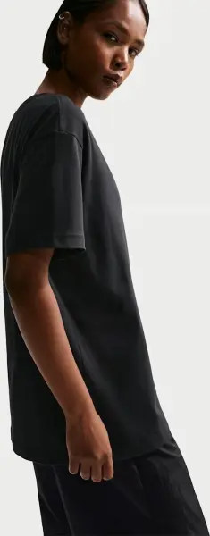Футболка жіноча Nike SPORTSWEAR CLASSIC OVERSIZED чорна IH7601-010