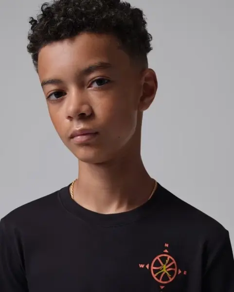 Футболка підліткова Nike JORDAN COMPASS JUMPMAN чорно-оранжево-жовта 95F542-023