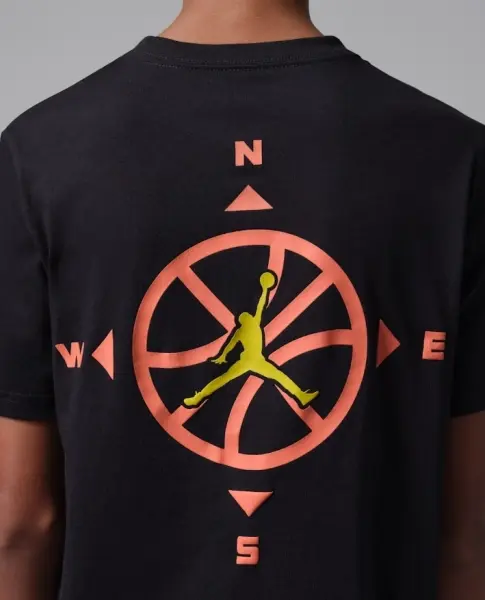 Футболка підліткова Nike JORDAN COMPASS JUMPMAN чорно-оранжево-жовта 95F542-023