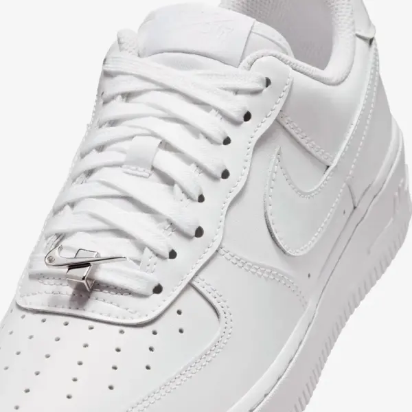 Кросівки жіночі Nike AIR FORCE 1 '07 білі IR5450-100
