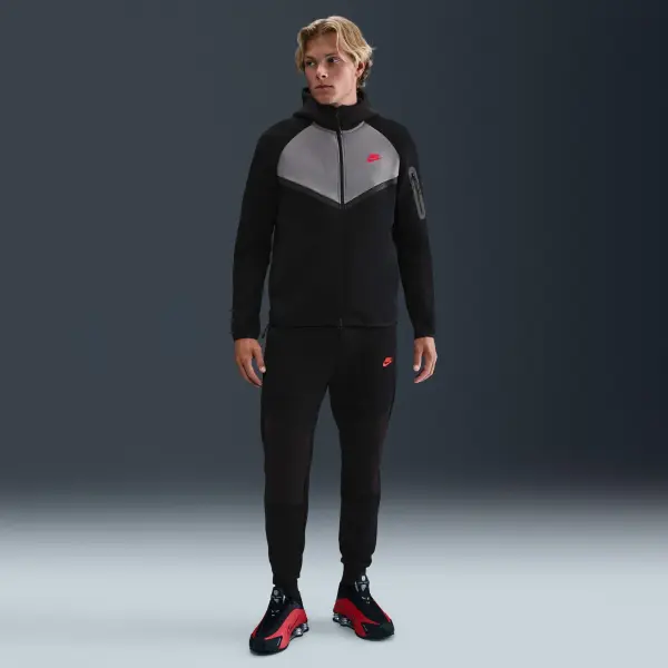 Спортивні штани Nike TECH FLEECE чорно-червоні IH4303-010