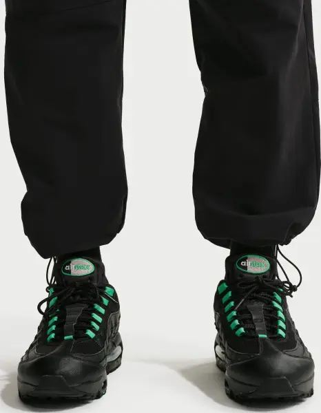 Спортивний костюм Nike SPORTSWEAR AIR MAX WOVEN чорний IO1058-010__IO1059-010