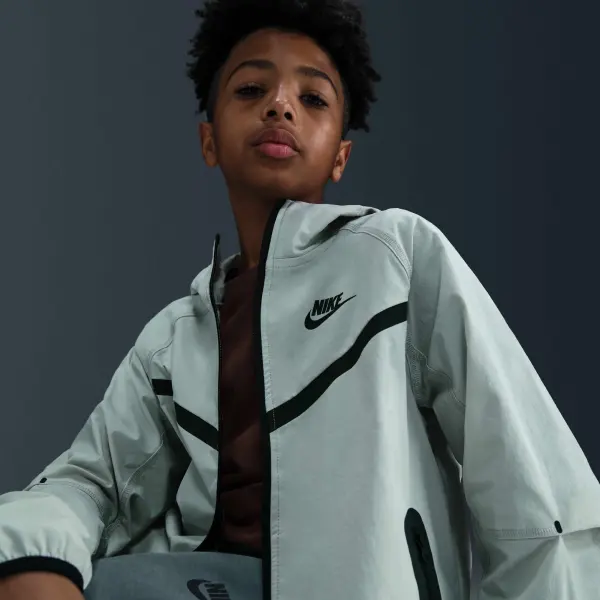 Толстовка подростковая Nike TECH WOVEN серая HQ8911-034
