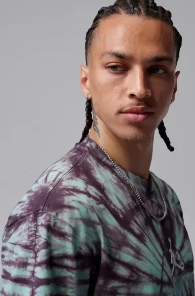 Футболка Nike JORDAN BROOKLYN TIE-DYE FESTIVAL зелено-фиолетовая IF3150-342