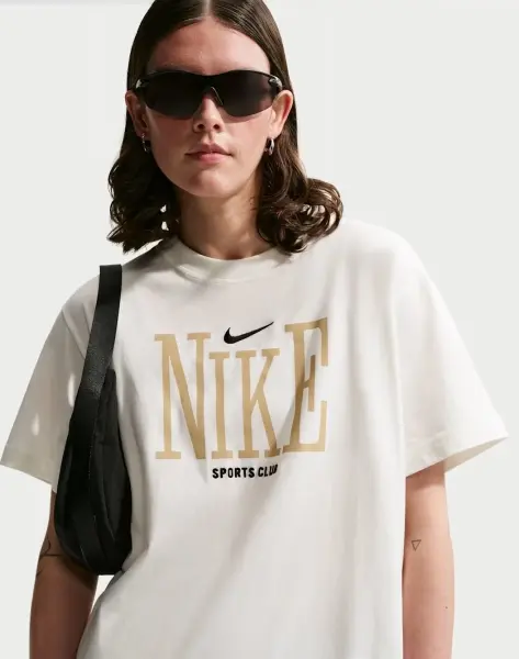 Футболка женская Nike SPORTSWEAR CLASSIC OVERSIZED молочная IR7888-133