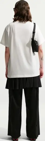 Футболка женская Nike SPORTSWEAR CLASSIC OVERSIZED молочная IR7888-133