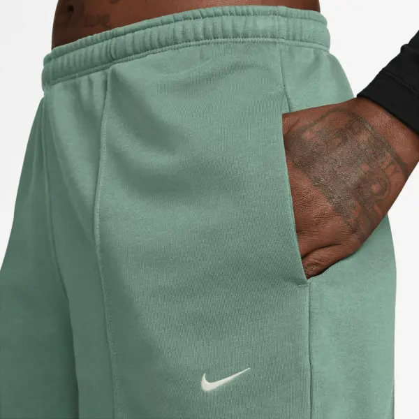 Шорти жіночі Nike SPORTSWEAR CHILL TERRY MID-RISE FRENCH TERRY зелені II3980-006