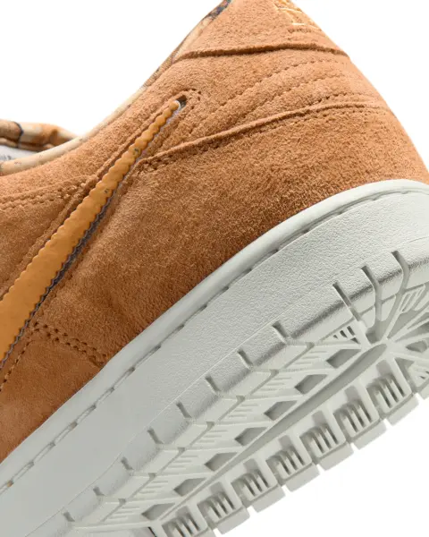Кросівки Nike NOTE MANCHESTER X SB DUNK LOW коричневі IO9508-200