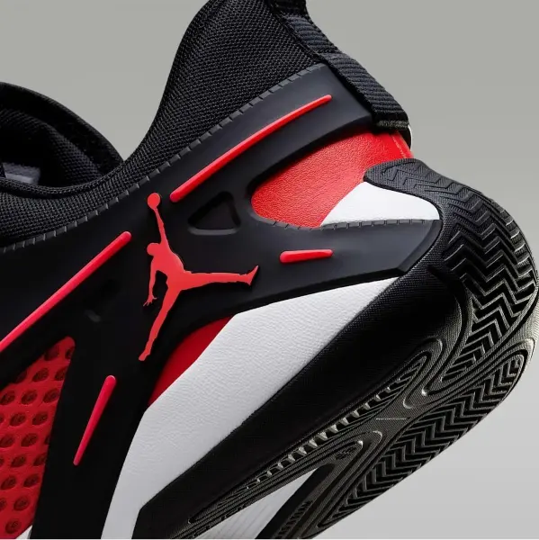 Кроссовки баскетбольные Nike JORDAN HEIR SERIES черно-красно-белые FQ3858-006