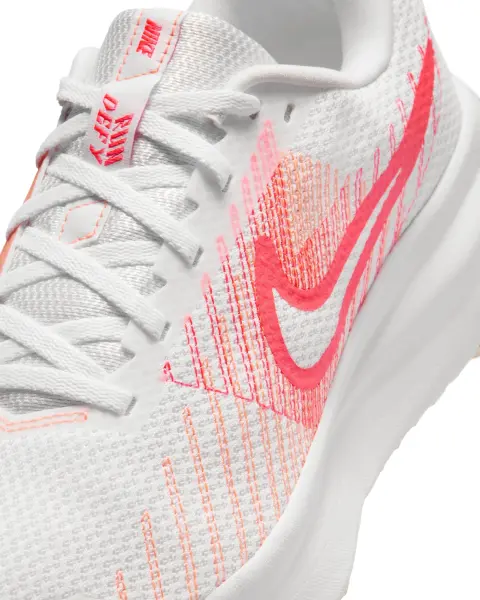 Кросівки бігові жіночі Nike RUN DEFY біло-рожево-жовтогарячі HM9593-108