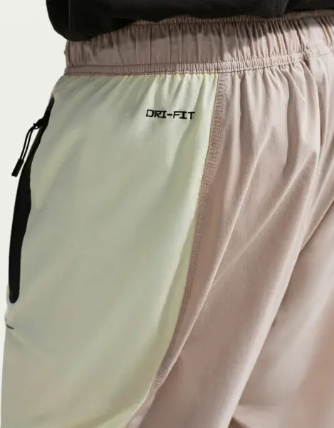 Спортивні штани Nike TECH DRI-FIT WOVEN COLOR-BLOCK бежево-салатові IU7502-236