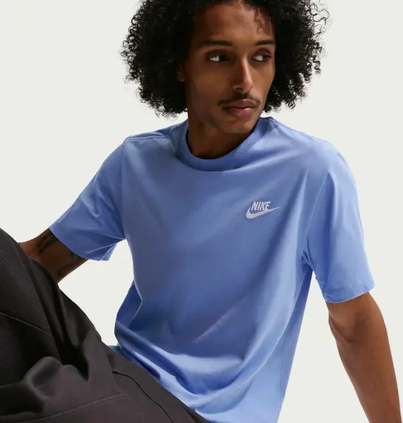 Футболка Nike SPORTSWEAR CLUB блакитна AR4997-494