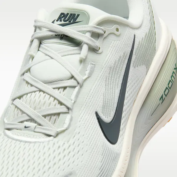 Кроссовки Nike VOMERO 18 светло-зелено-серебряные HM6803-020