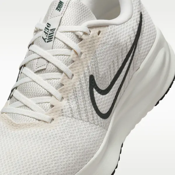 Кроссовки Nike RUN DEFY молочно-темно-зеленые HM9594-007