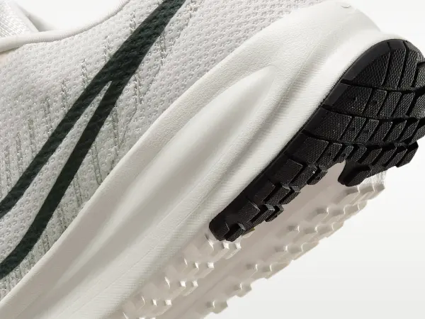 Кроссовки Nike RUN DEFY молочно-темно-зеленые HM9594-007