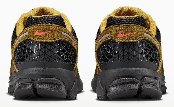 Кросівки Nike ZOOM VOMERO 5 PREMIUM оливково-чорно-червоні IH1344-300