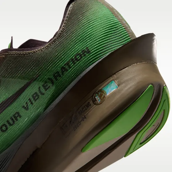 Кроссовки Nike VAPORFLY 4 PREMIUM зелено-черные IQ3418-399