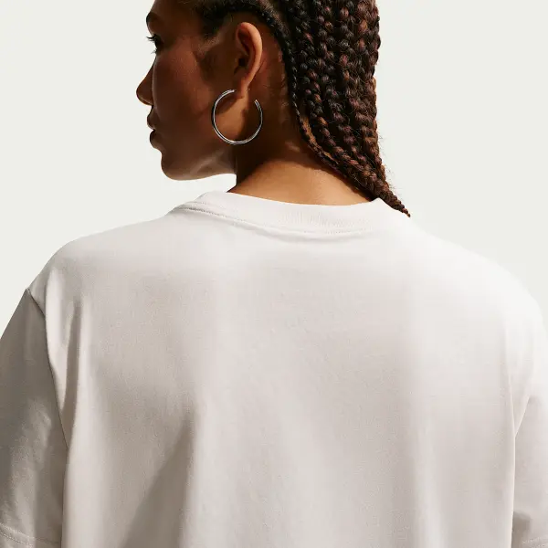 Футболка спортивная женская Nike SPORTSWEAR CLASSIC молочная IR7826-072