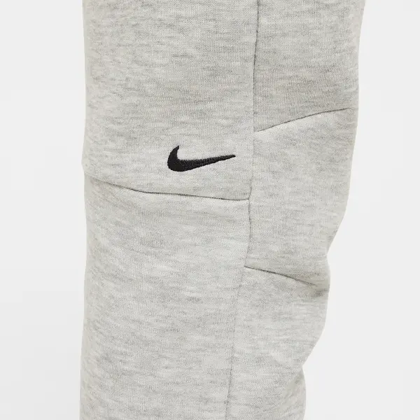 Штаны спортивные подростковые Nike TECH FLEECE светло-серо-черные HV5869-063