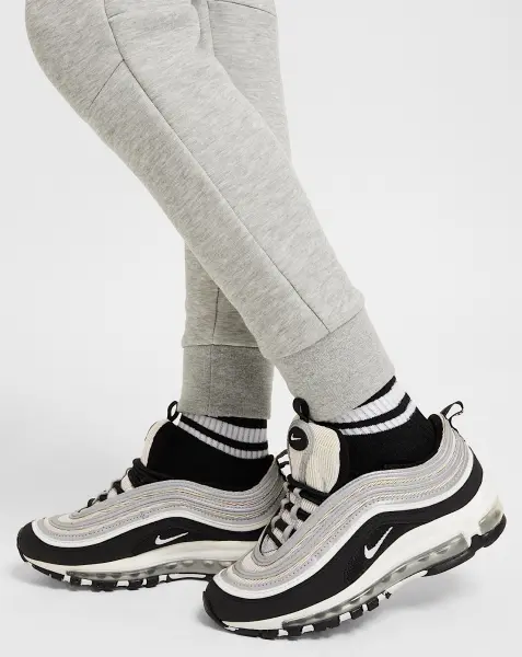 Штаны спортивные подростковые Nike TECH FLEECE светло-серо-черные HV5869-063