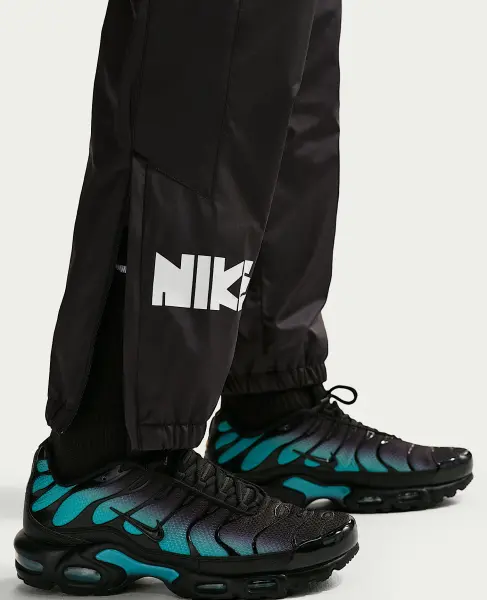 Штаны спортивные Nike WINDRUNNER WOVEN GRAPHIC черно-белые IF0842-010