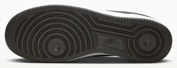 Кроссовки Nike AIR FORCE 1 07 TECH ESS черно-белые IR5599-001