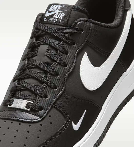 Кроссовки Nike AIR FORCE 1 07 TECH ESS черно-белые IR5599-001