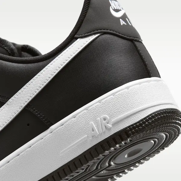 Кроссовки Nike AIR FORCE 1 07 TECH ESS черно-белые IR5599-001