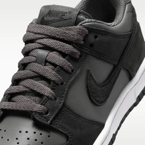 Кросівки дитячі Nike DUNK LOW SE сіро-чорно-білі IO0319-200