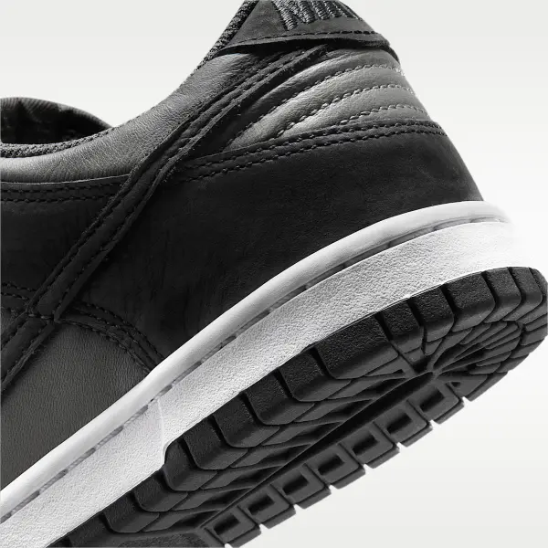 Кросівки дитячі Nike DUNK LOW SE сіро-чорно-білі IO0319-200