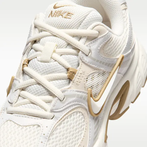 Кросівки жіночі Nike V5 RNR біло-бежево-срібні HQ7901-115