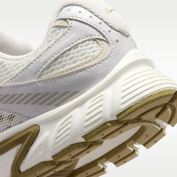 Кросівки жіночі Nike V5 RNR біло-бежево-срібні HQ7901-115