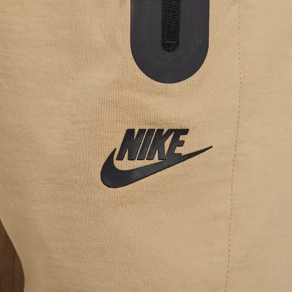 Штани спортивні підліткові Nike TECH WOVEN бежево-чорні HQ8921-297
