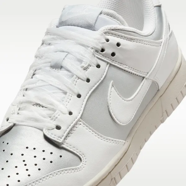 Кроссовки женские Nike DUNK LOW NEXT NATURE бело-серебряные IB7311-001