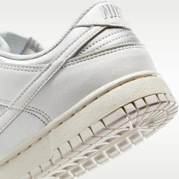 Кроссовки женские Nike DUNK LOW NEXT NATURE бело-серебряные IB7311-001