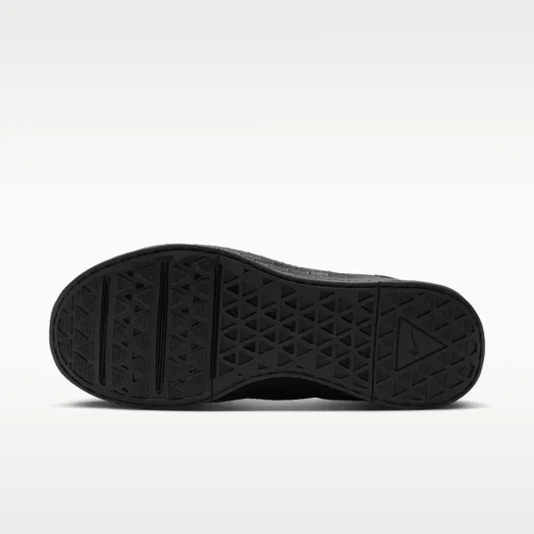 Кросівки для тренувань Nike MC TRAINER 4 чорні IM3575-001