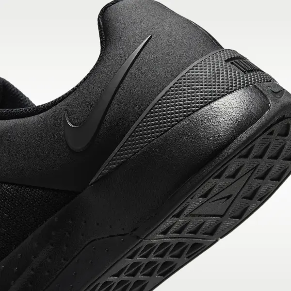 Кросівки для тренувань Nike MC TRAINER 4 чорні IM3575-001