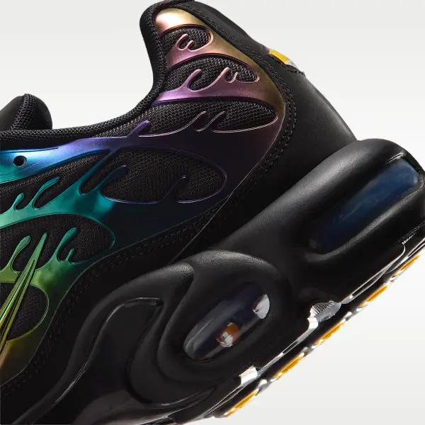 Кроссовки Nike AIR MAX PLUS PREMIUM черные IH7960-001