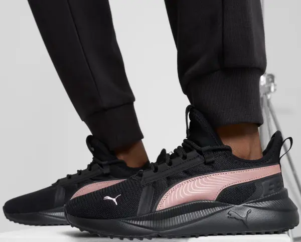 Кроссовки женские Puma PACER FUTURE STREET WIDE черно-бронзовые 401066-25