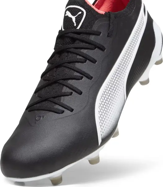 Бутсы Puma KING ULTIMATE FG/AG черно-белые 107563-01