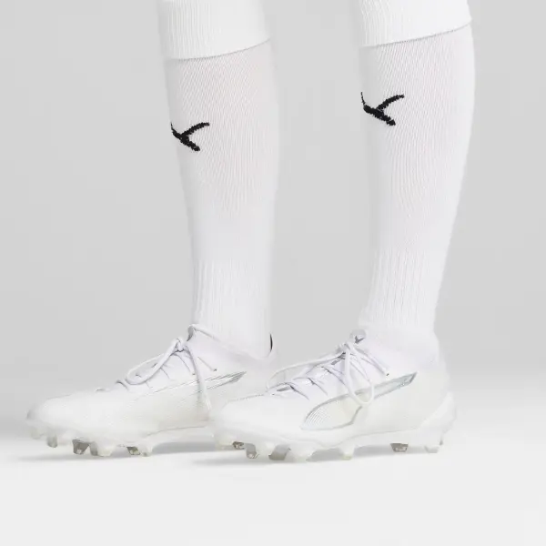 Бутсы Puma ULTRA 5 ULTIMATE FG белые 107683-04