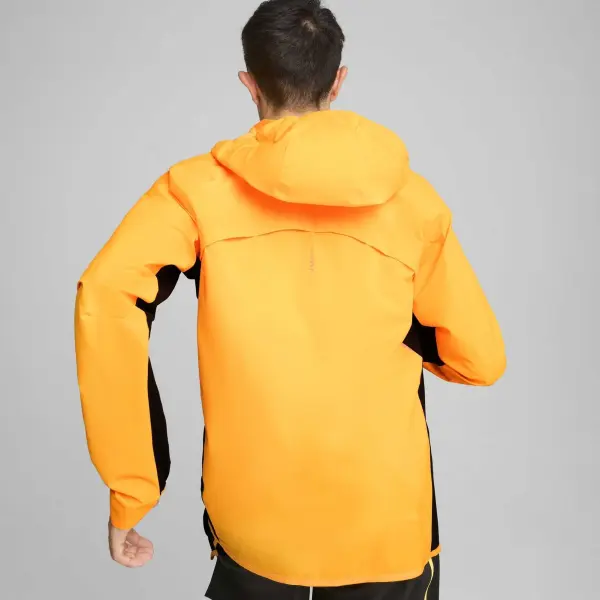 Вітровка для бігу Puma RUN ULTRAWEAVE LIGHTWEIGHT оранжево-коралово-чорна 525799-38