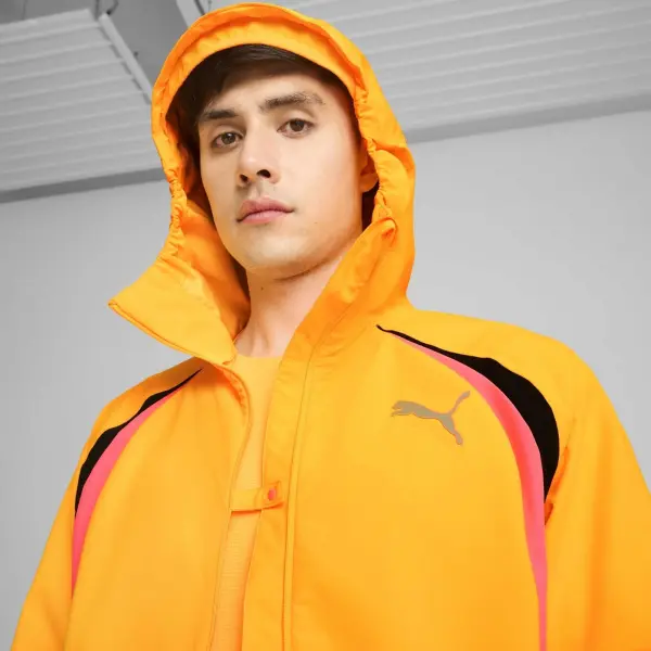 Вітровка для бігу Puma RUN ULTRAWEAVE LIGHTWEIGHT оранжево-коралово-чорна 525799-38