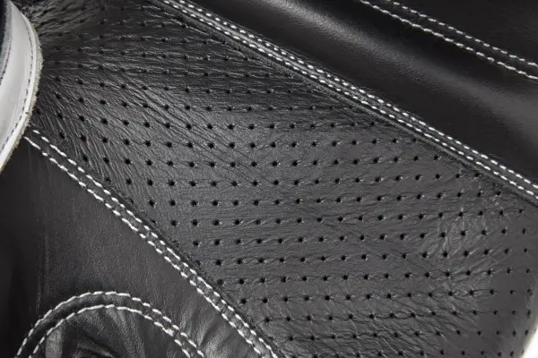 Рукавички боксерські Reebok COMBAT LEATHER BOXING GLOVES біло-чорно-червоні (10 унцій) RSCB-10010WH-10