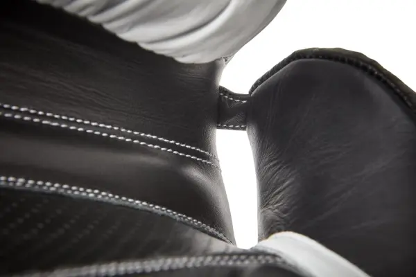 Рукавички боксерські Reebok COMBAT LEATHER BOXING GLOVES біло-чорно-червоні (10 унцій) RSCB-10010WH-10