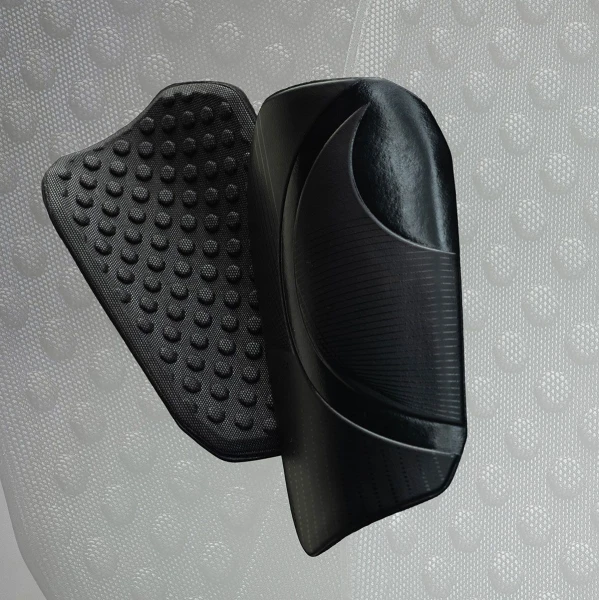 Щитки футбольні Uhlsport CROSSFLEX чорні 1006807 01