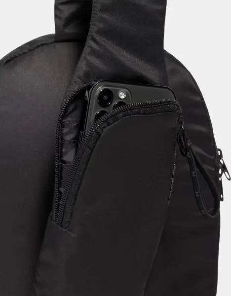 Сумка через плечо женская Under Armour STUDIO CITY SLING 8L черная 1388924-001